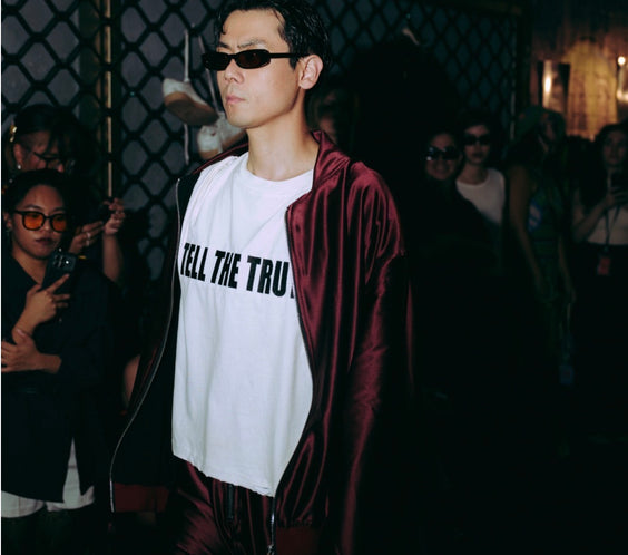 TELL THE TRUTH SIGNATURE LOGO SHIRT