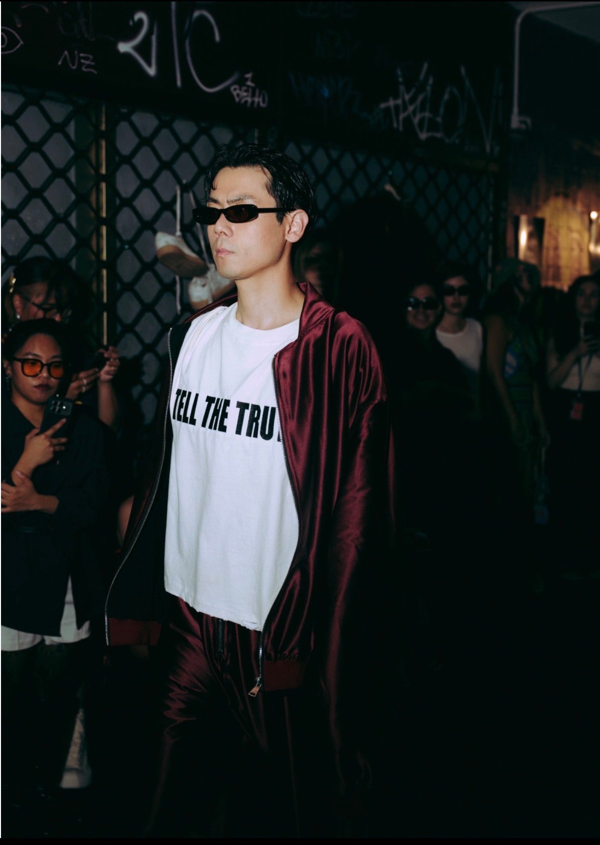 TELL THE TRUTH SIGNATURE LOGO SHIRT