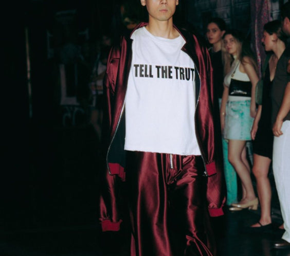 TELL THE TRUTH SIGNATURE LOGO SHIRT