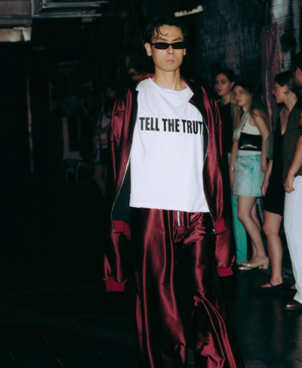TELL THE TRUTH SIGNATURE LOGO SHIRT
